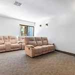5 Mins To Convention Center! Sleeps 4! With Rooftop!
