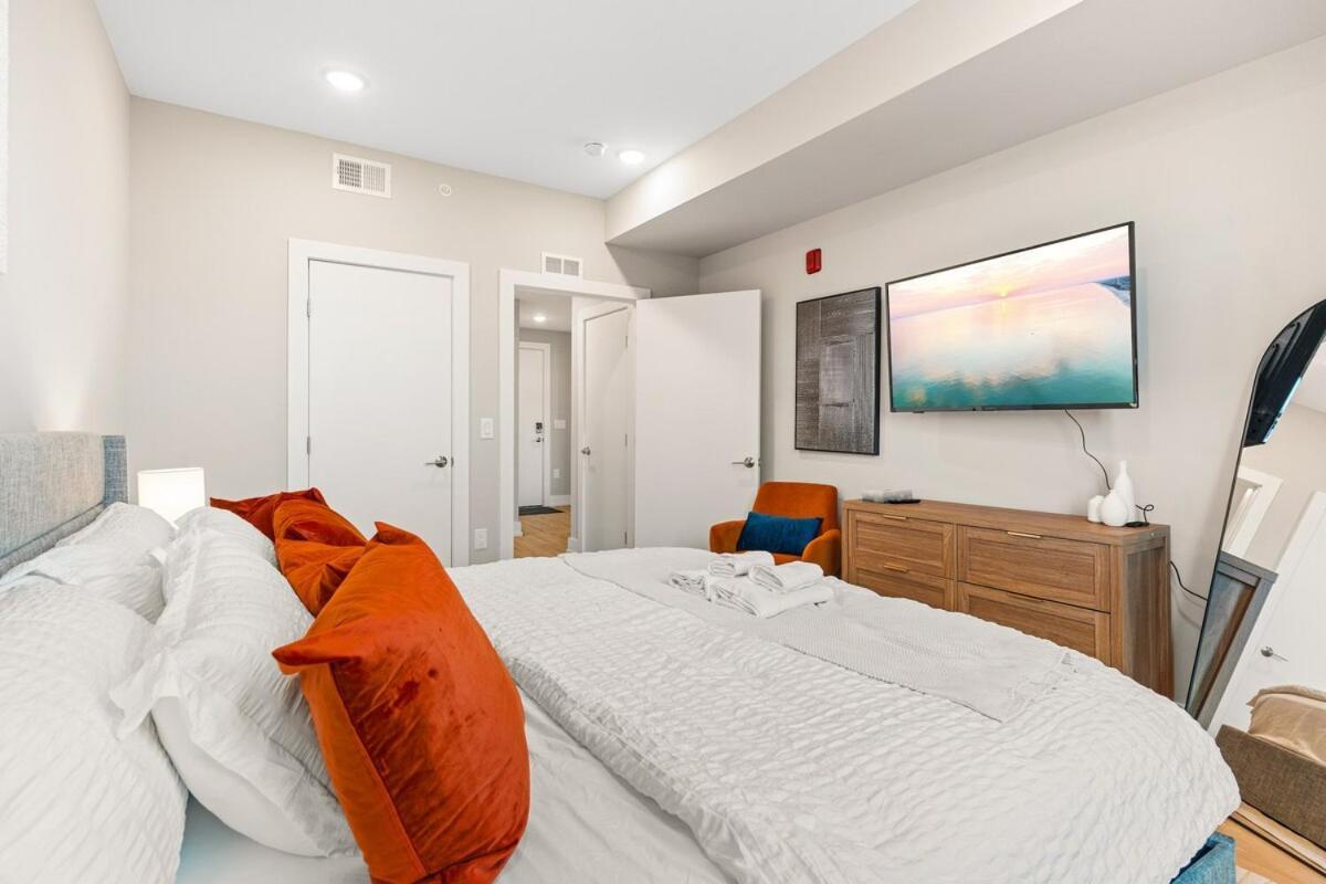 Apartment 5 Mins To Convention Center! Sleeps 4! With Rooftop!