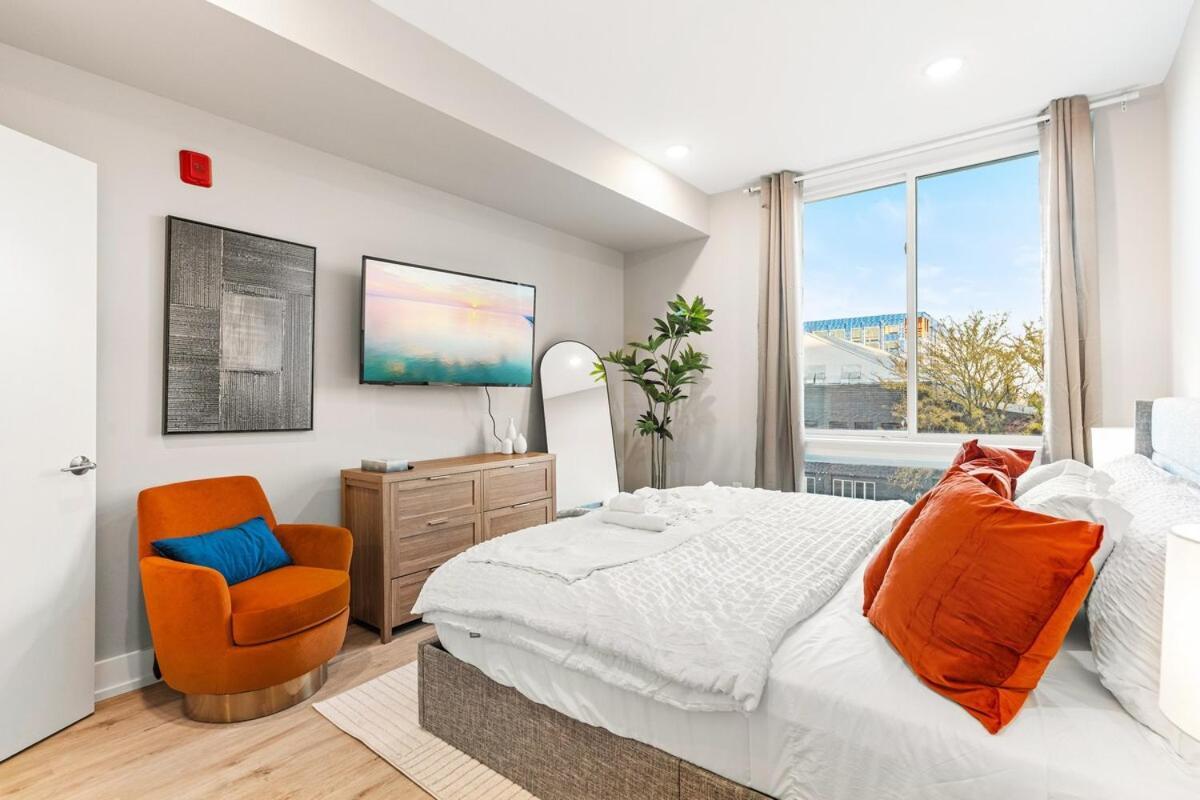 Apartment 5 Mins To Convention Center! Sleeps 4! With Rooftop! Philadelphia