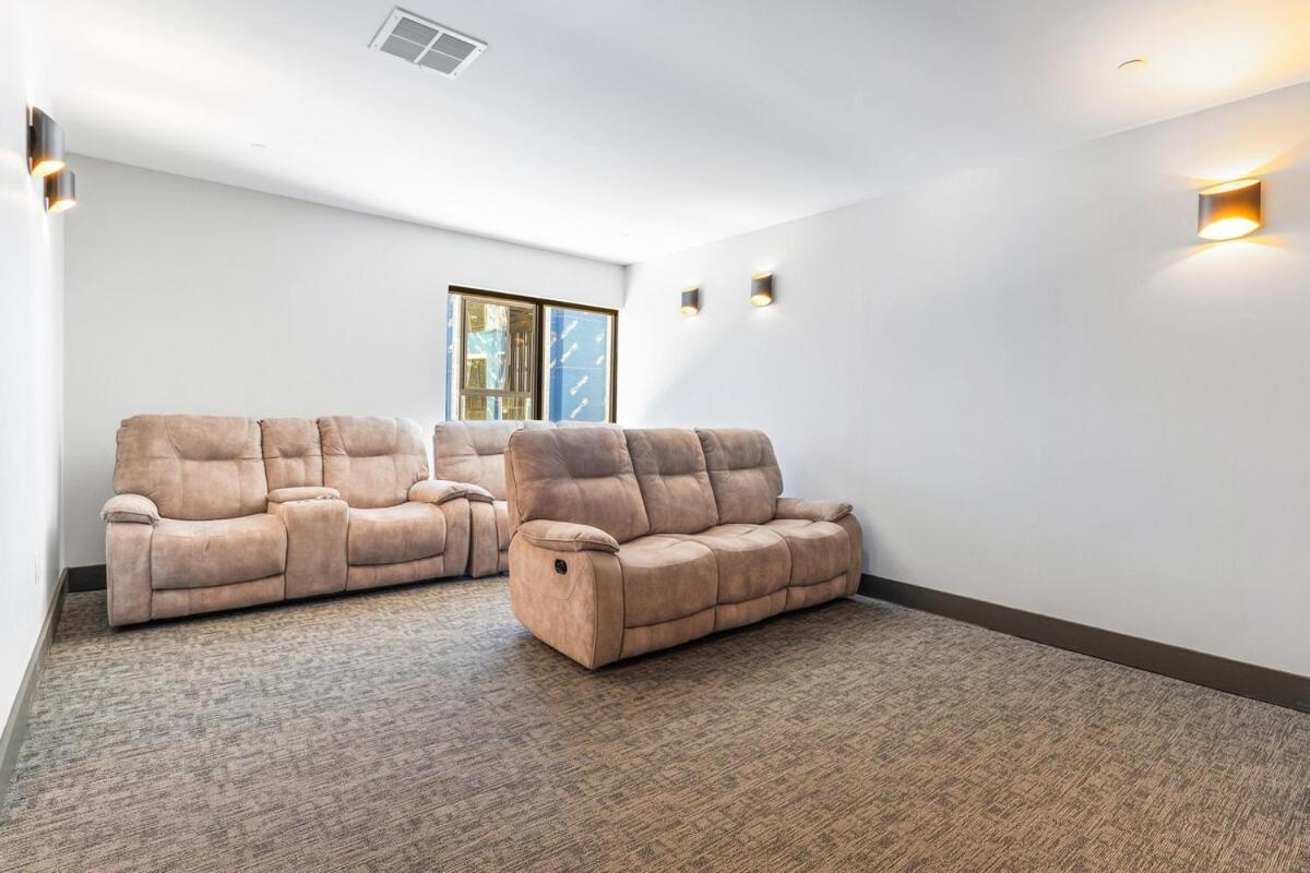5 Mins To Convention Center! Sleeps 4! With Rooftop! Philadelphia