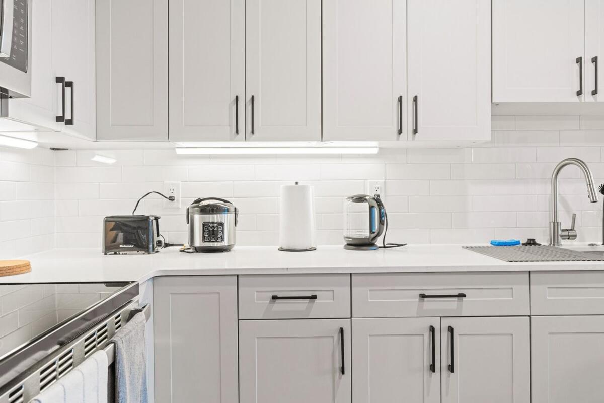 5 Mins To Convention Center! Sleeps 4! With Rooftop! Apartment Philadelphia