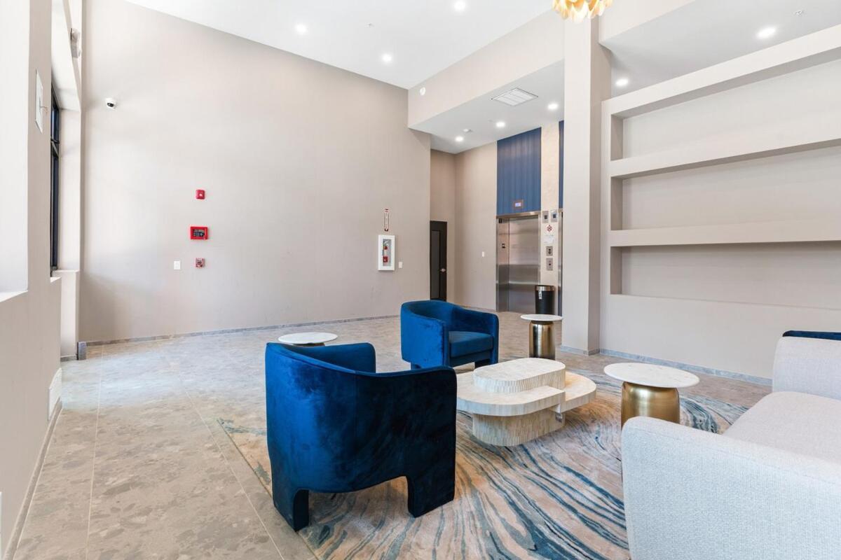 Apartment 5 Mins To Convention Center! Sleeps 4! With Rooftop! Philadelphia