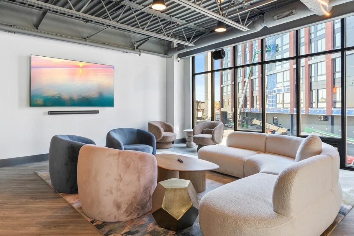 5 Mins To Convention Center! Sleeps 4! With Rooftop! * Philadelphia