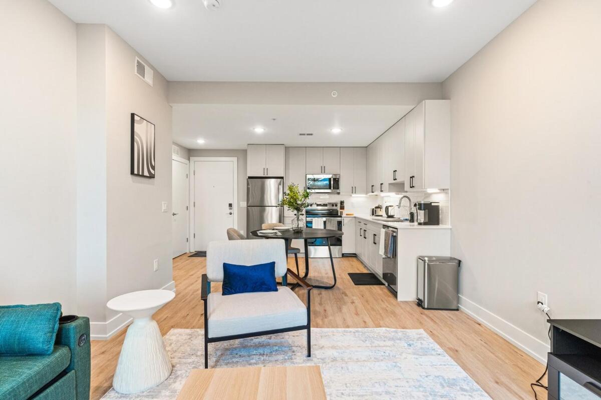 Apartment 5 Mins To Convention Center! Sleeps 4! With Rooftop!