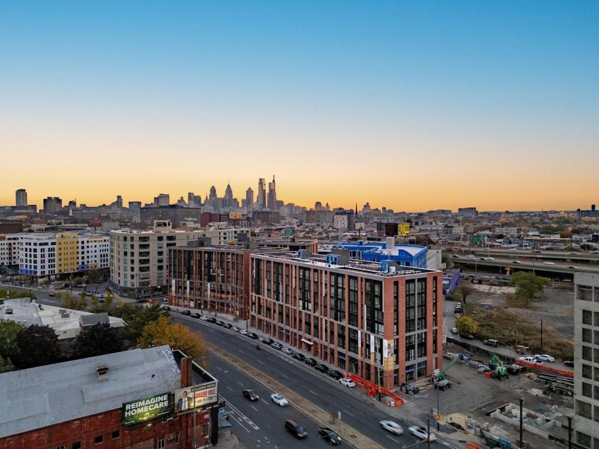 5 Mins To Convention Center! Sleeps 4! With Rooftop! *