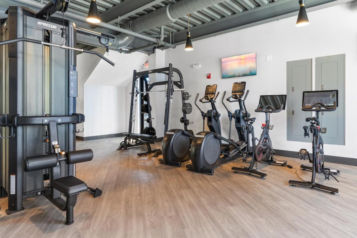 5 Mins To Convention Center! Sleeps 4! With Rooftop! * Philadelphia